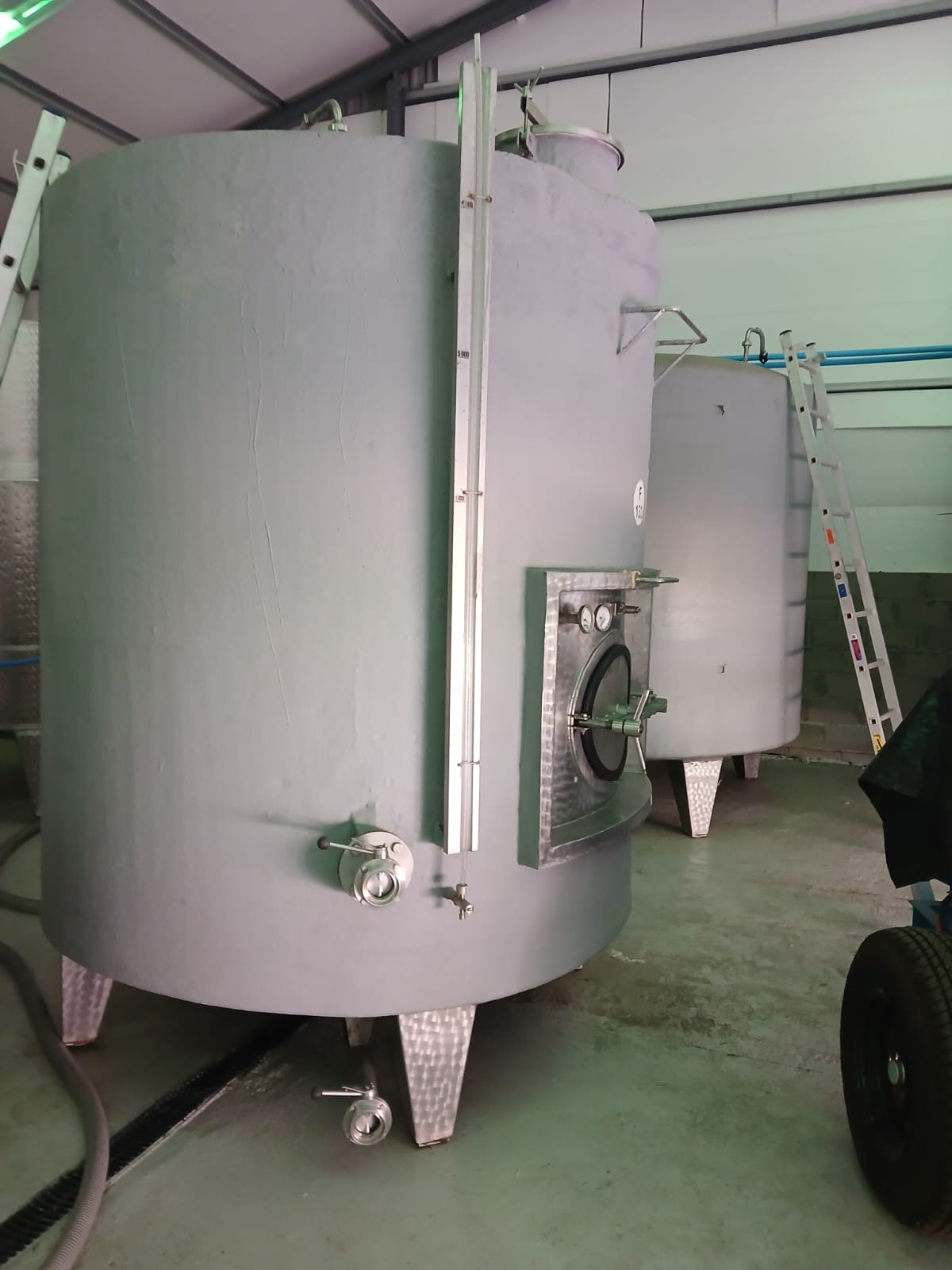 WCCF cool down your wine distillery, while wine is stored in stainless steel tanks, wile the distillery is connect to solar system